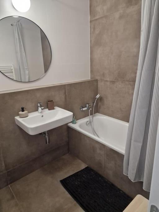 Stylish Urban With Parking Spot Appartement Bratislava